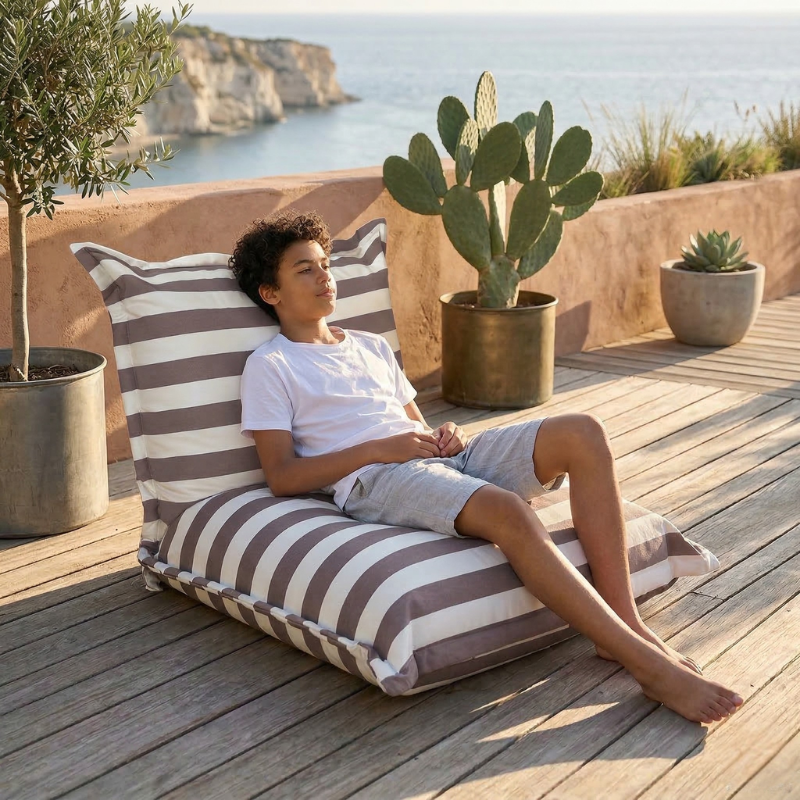 Pouf extérieur à rayures